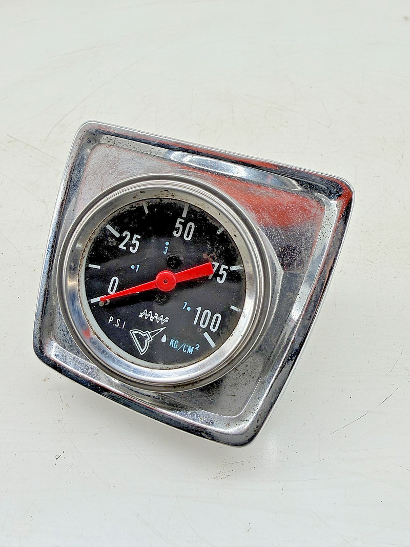 Vintage 1960s - 1970s Datsun Toyota JDM Oil Pressure Gauge 100 PSI KG/CM2 C39-54