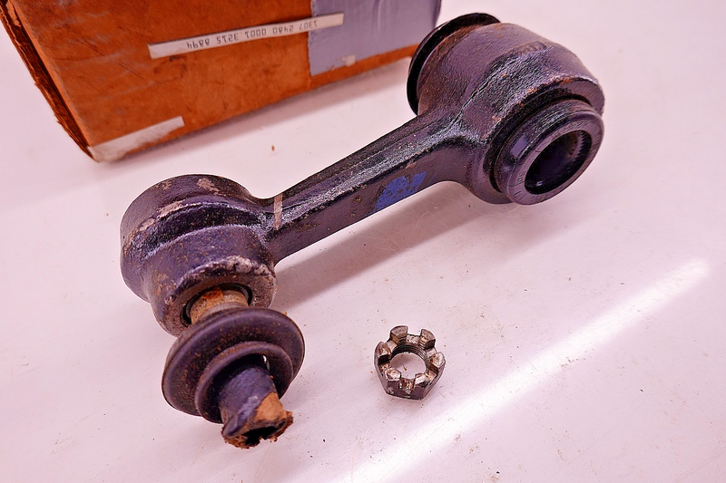 NOS 1963 1964 FORD FALCON COMET V8 POWER STEERING IDLER ARM C3DZ-3352-K C55-19