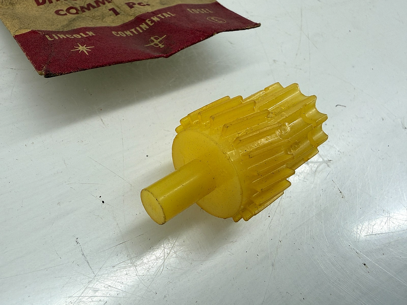 NOS 1960 - 1970 FORD MUSTANG FAIRLANE FALCON Speedometer Drive Gear C0MM-17271-B