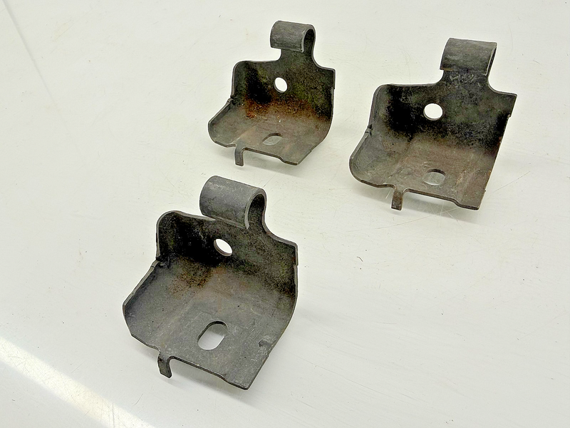 (1) NOS 1974 Ford Mustang Hatchback Mach 1 HOOD SUPPORT ROOD RETAINER CLIP C60