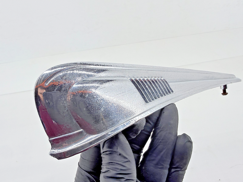 1940 CHEVROLET HOOD ORNAMENT MASTER & SPECIAL DELUXE T-29806 SEDAN COUPE C46-15