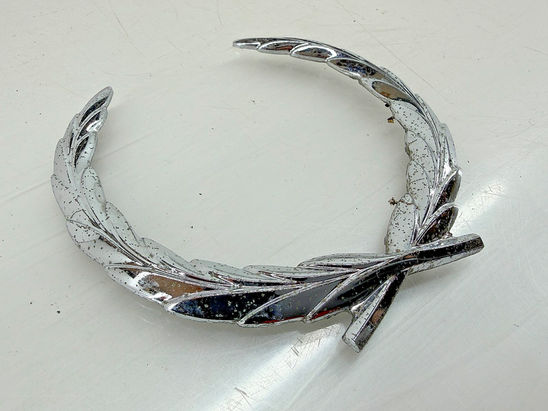 OEM 1976 - 1979 Cadillac Seville Eldorado Fleetwood Chrome Wreath Emblem E7-134