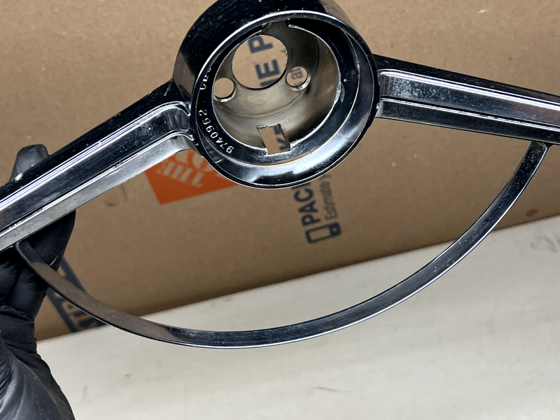OEM 1964 1965 CHEVY Chevelle El Camino STEERING WHEEL RING 9740962 65 65 B37-33