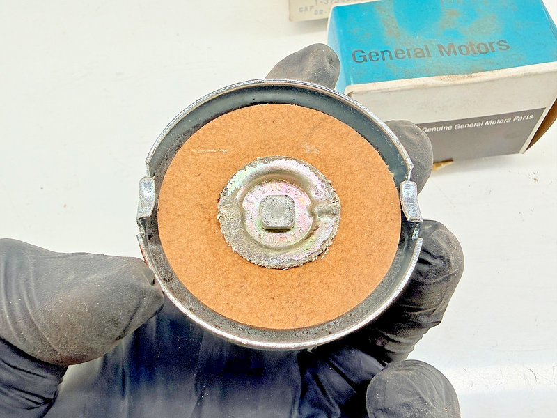 (1) NOS 1953 - 1957 Chevrolet Bel Air 210 150 Pontiac Gas Cap 3739235 C75-26