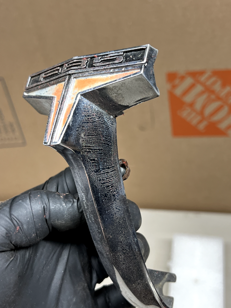 **RARE** OEM 1962 Oldsmobile Cutlass F85 F-85 Front Grill EMBLEM 62 B37-26