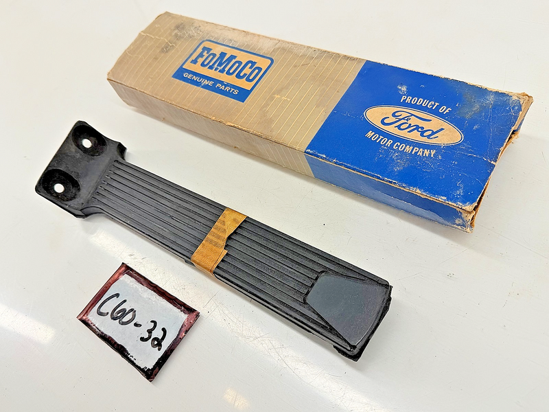 NOS 1960 Ford Fairlane Gas Accelerator Pedal C0DD-9735-A C60-32