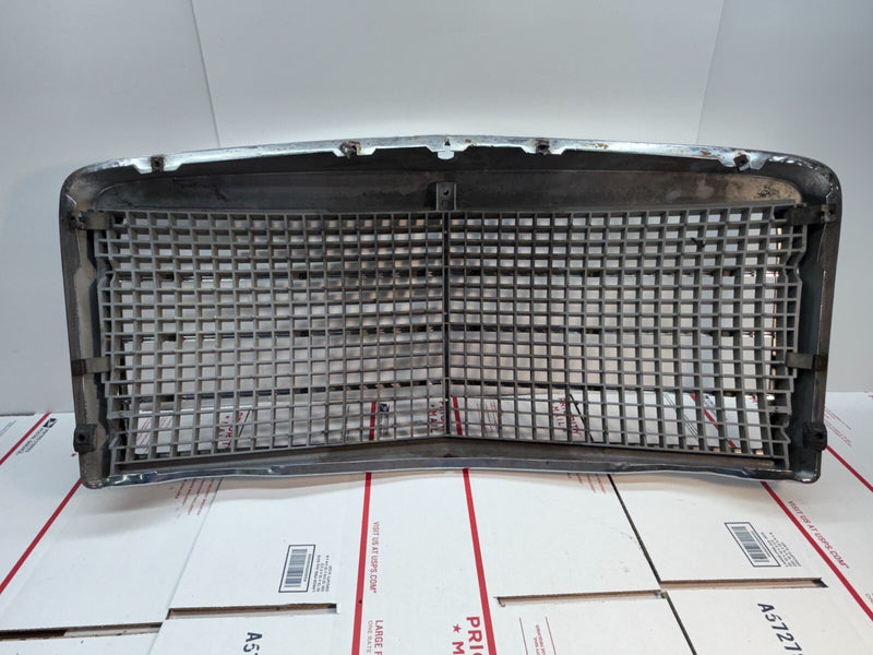 VINTAGE OEM 1974-1976 MERCEDES BENZ GRILLE 115 888 00 23 W114 W115 C114 Coupe P6