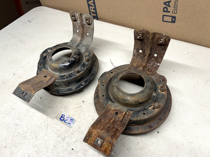 1960 GM Impala BelAir Biscayne Headlight Bucket Mounting Bracket El Camino B25-5
