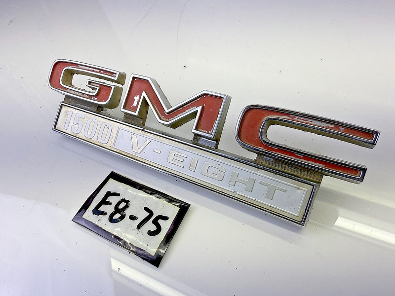 OEM 1967 - 1972 GMC Pickup Truck 1500 V-EIGHT FENDER EMBLEM 646067 Badge E8-75