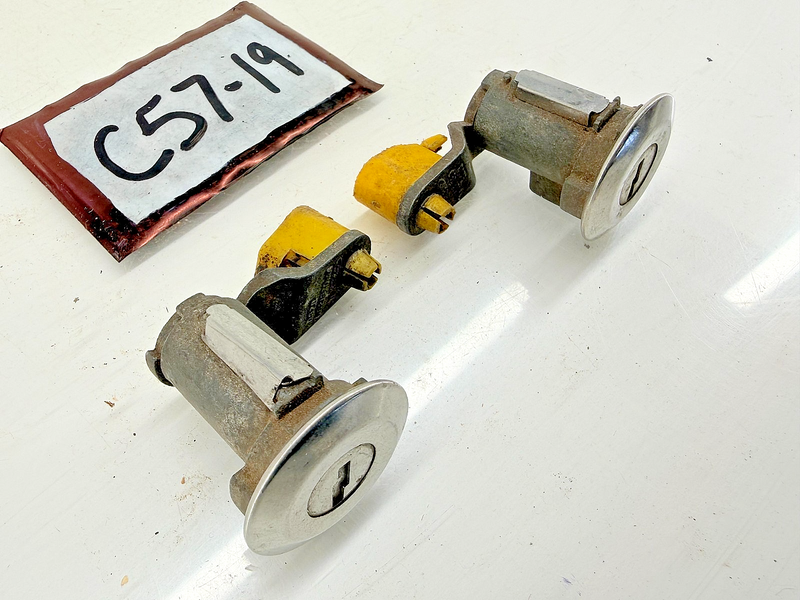 VINTAGE NOS FORD MUSTANG DOOR LOCK SET D9ZB-6621971-A C57-19