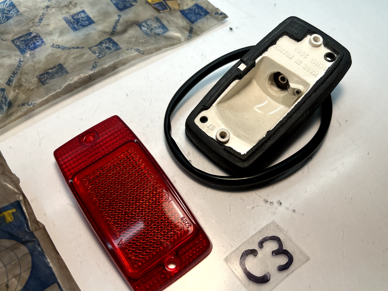 NOS OEM Peugeot 6358.14 Side Marker Lamp Housing Base & Lens 6357.32 C3-38