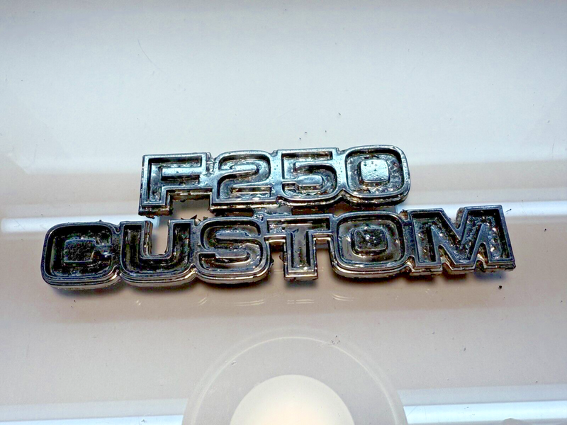 OEM 1977 1978 1979 Ford F250 Custom Emblem D7TB-16702-FWC B32-86