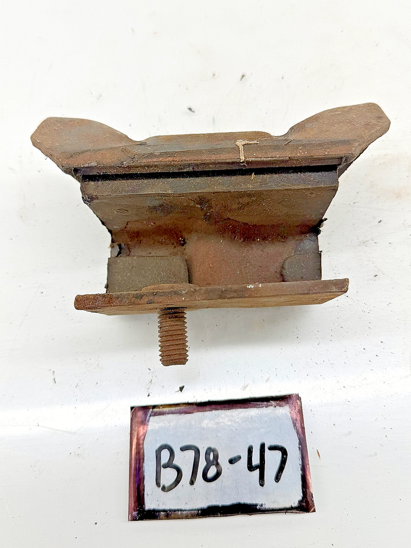 OEM 1961 1962 FORD GALAXIE 223 CI 6CYL ENGINE FRONT SUPPORT INSULATOR LH B78-47