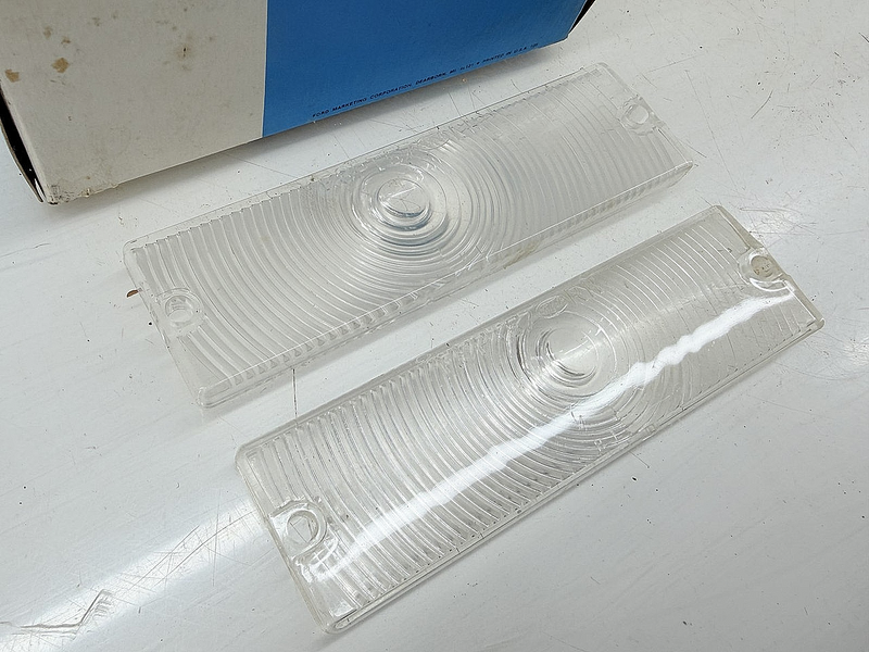 NOS 1957 FORD THUNDERBIRD PARKING LIGHT LENS RH LH PAIR B7S-13209-A C77-18
