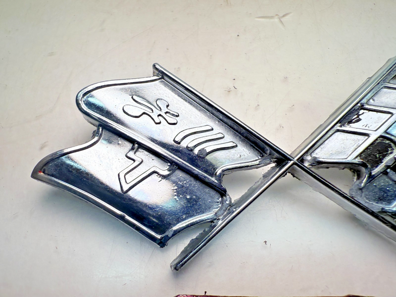 OEM 1968 - 1973 C3 Chevrolet Corvette GM Fuel Door Flag Emblem 3954546 E7-27