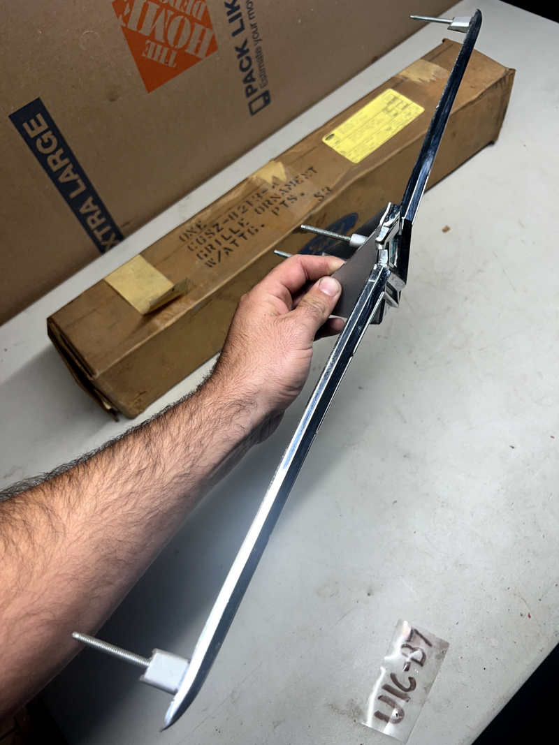 *NOS* Original 1966 66 FORD THUNDERBIRD Front Grille Chrome Emblem Badge U1C-B7