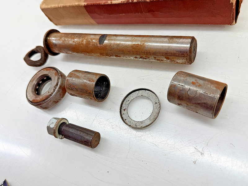 NOS 1953 1954 1955 1956 Ford Pick Up F100 F250 Spindle King Pin Bolt Kit C18-62