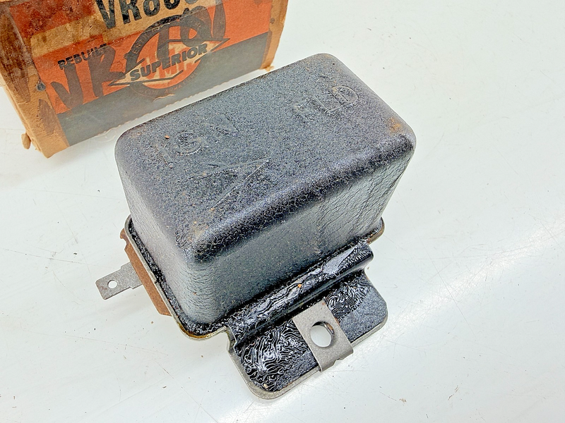 NOS 1960 - 1969 Chrysler Dodge Studebaker Delco Voltage Regulator VR101 C74-12