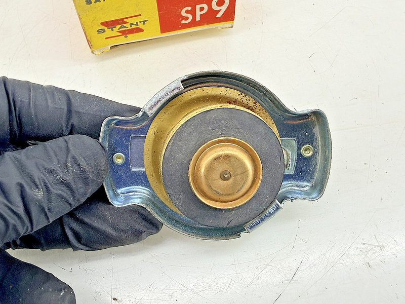 NOS STANT 1952 - 1962 CORVETTE SAFETY PRESSURE RADIATOR CAP 7 LBS SP-9 C77-66