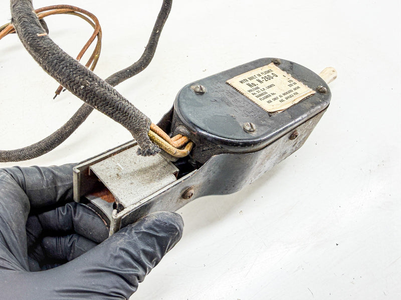 Vintage 1940s 1950s ARROW 6 VOLT TURN SIGNAL SWITCH FLASHER N-260 C78-16
