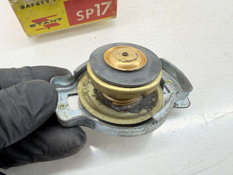 NOS VINTAGE STANT LEV-R-VENT SAFETY PRESSURE RADIATOR CAP SP17 C64-90