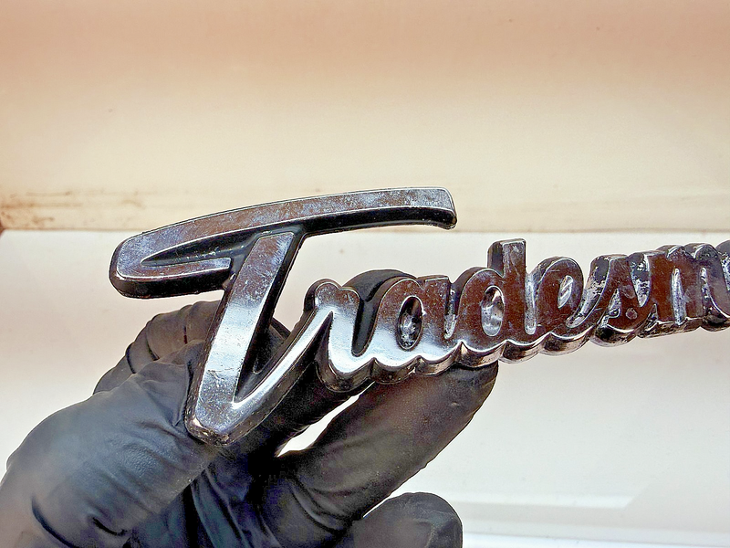 OEM 1970 - 1978 Dodge Tradesman 100 PAIR Van Emblem 2956456 E8-41