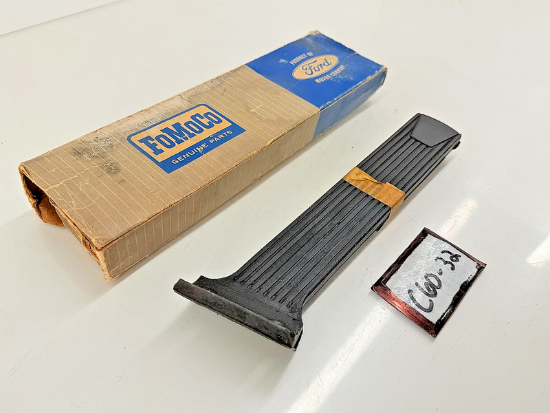 NOS 1960 Ford Fairlane Gas Accelerator Pedal C0DD-9735-A C60-32