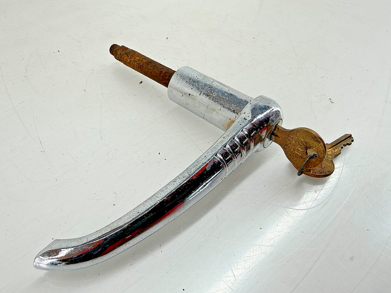 Vintage 1930s 1940s Buick Deck Lid Trunk Handle w/ Key Lock GM C34-32