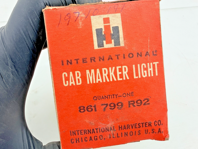 NOS 1969 - 1978 International Harvester Cab Marker Light 861 799-R92 C70-33