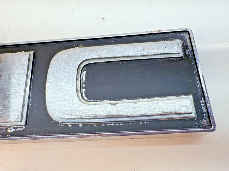OEM 1976 1977 1978 1979 1980 GMC Van Rear Door GMC Emblem 356100 B3-35