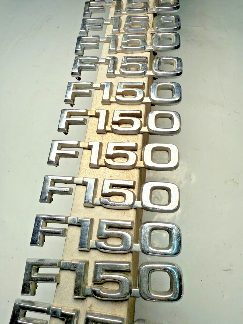 (1) OEM 980 - 1982 FORD F150 TRUCK SIDE METAL EMBLEM BADGE 80 81 82 B32-185