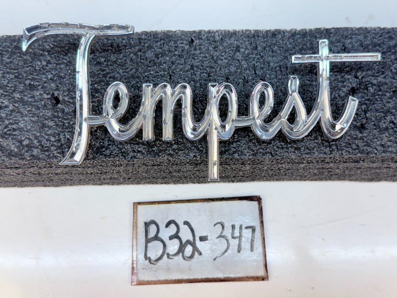 OEM 1966 GM Pontiac Tempest  Fender Emblem 7586905 Script Ornament B32-347