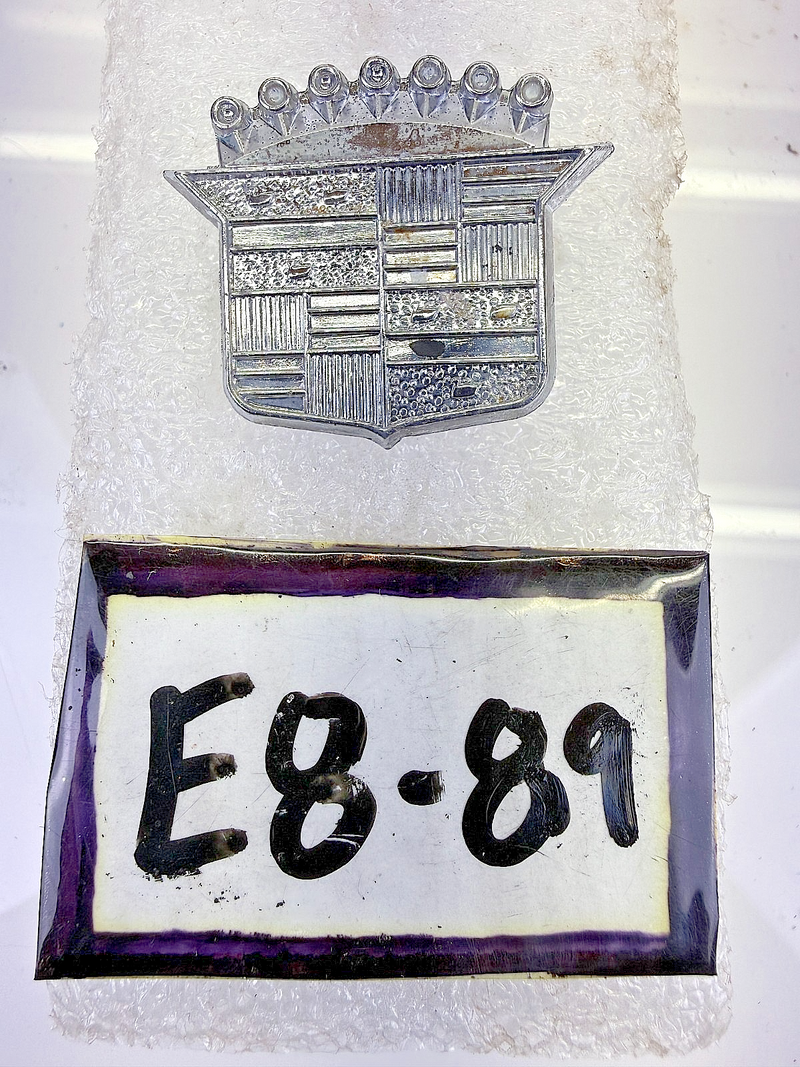 OEM 1976 - 1980 Cadillac Dash/ Grille Emblem 9734058 E8-89
