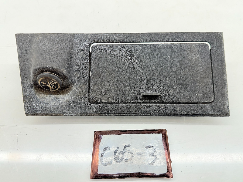 OEM 1985 1986 Ford Mustang Console Ashtray & Receptacle E0ZB-66048A06-C11 C65-3