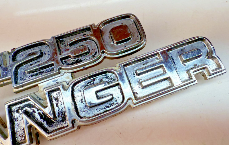 OEM 1973 -1979 F-250 RANGER Metal Front Fender Emblem Badge D7TB16702EWB B32-195