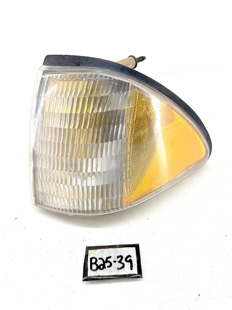 OEM 1987 - 1993 Mustang Cobra LH Front Side Marker Light E7ZB-15A429-AC B25-39