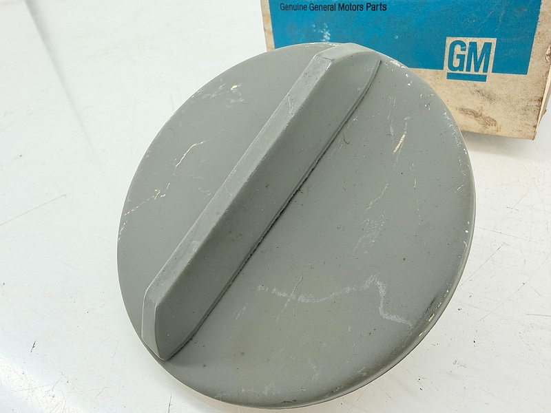 NOS 1974 1975 Oldsmobile Starfire Pontiac Astre Fuel Tank Gas Cap GM 376744 C71