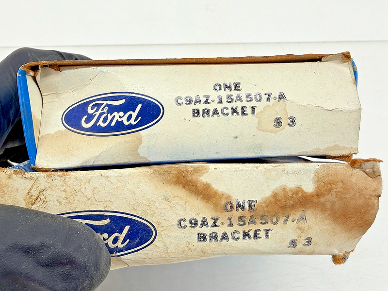 (1) NOS 1969 1970 FORD GALAXIE WAGON BACKUP LIGHT BRACKET C9AZ-15A507-A C62-51