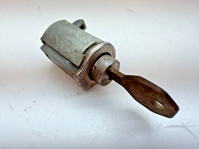 OEM 1955 - 1962 Chevy Belair Corvette Dash Glove Box Latch Lock w/Key B83-76