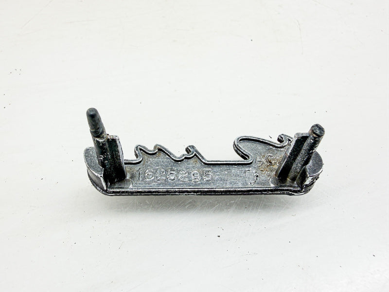 Vintage 1976 - 1978 CADILLAC DEVILLE FLEETWOOD FENDER EMBLEM GM 1625295 E10-106