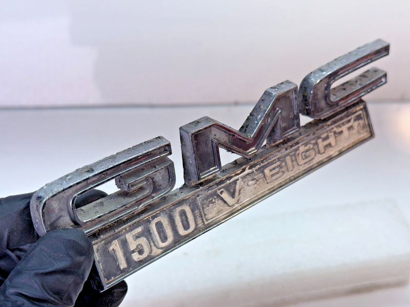OEM 1969 - 1972 GMC Truck Factory V8 Fender Emblem 69 70 71 72 B32-161