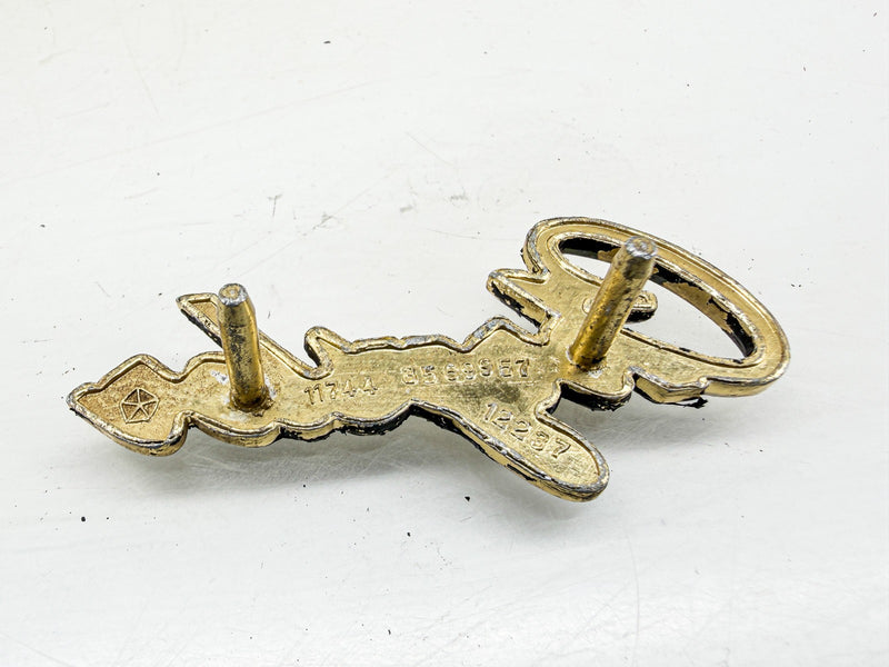 Vintage 1976 - 1978 CHRYSLER NEW YORKER NEWPORT GOLD HOOD EMBLEM 3569957 E10-98