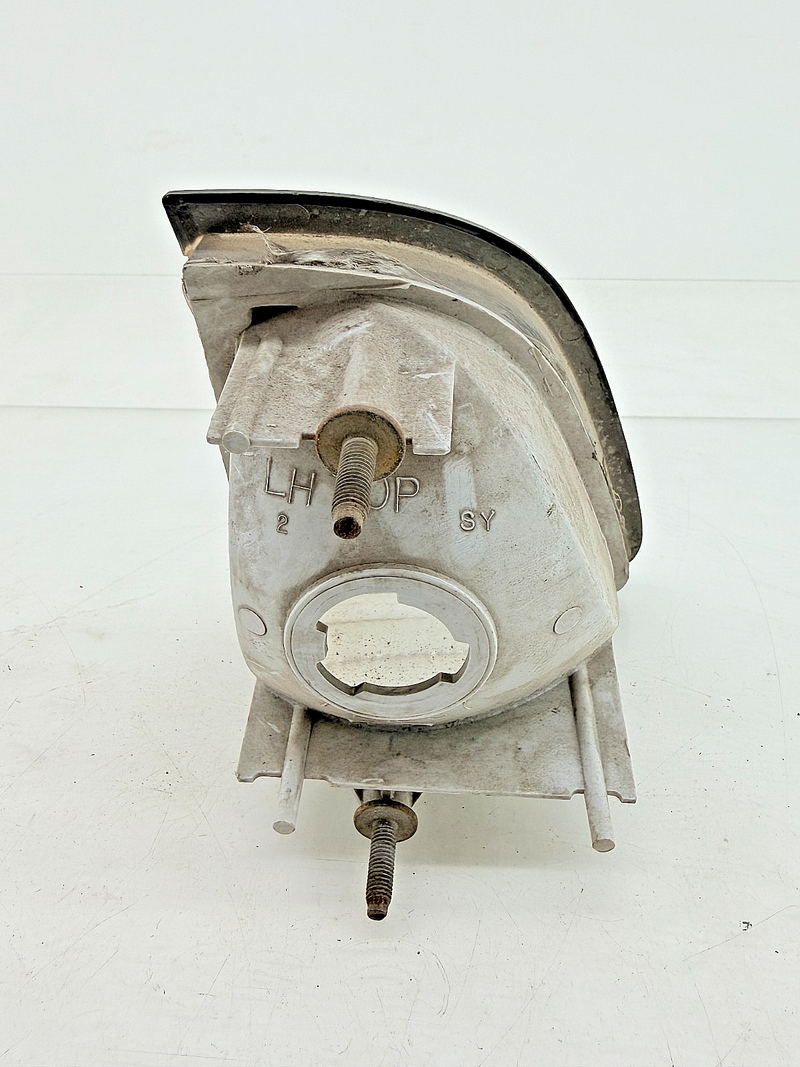 OEM 1987 - 1993 Ford Mustang Front LH Turn Signal Lamp Lens E7ZB-13216-AA B25-46