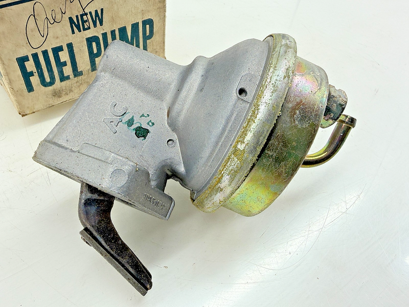 NOS 1965 - 1975 CHEVROLET PONTIAC OLDSMOBILE AC FUEL PUMP 40446 6CYL F-137