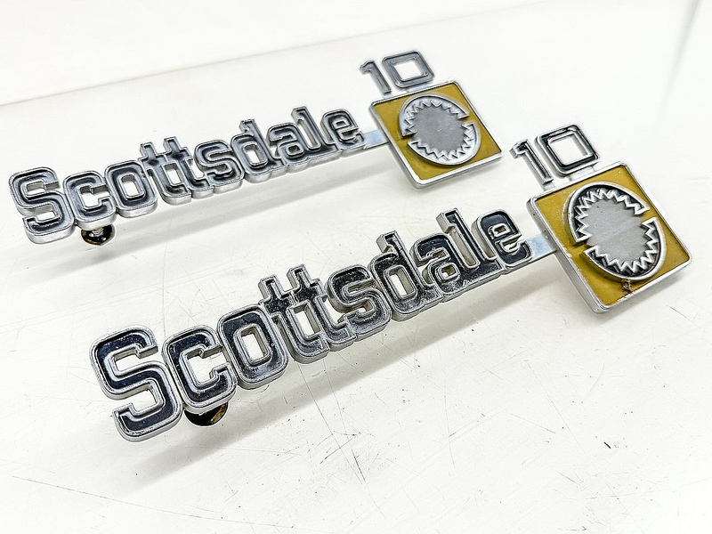 OEM 1973 - 1980 CHEVY TRUCK SCOTTSDALE 10 FENDER EMBLEM PAIR 349690 E10-3