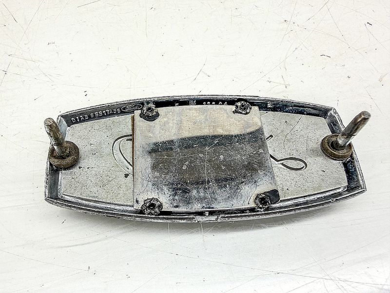 OEM 1971 1972 FORD CLASSIC LTD OVAL SCRIPT EMBLEM MEDALLION D1AB-65517A56 E10-43