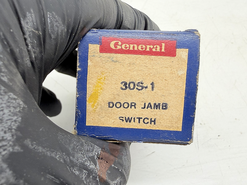 NOS GENERAL DOOR JAMB SWITCH UNIVERSAL VINTAGE IN BOX 30S-1 C76-127