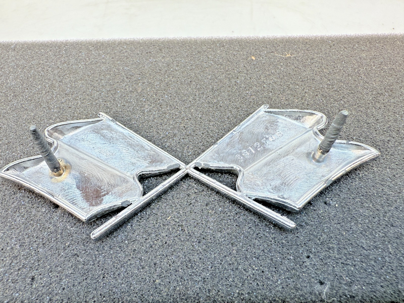 OEM 1968 1969 1970 1971 1972 CHEVROLET CORVETTE NOSE EMBLEM NAMEPLATE E7-82