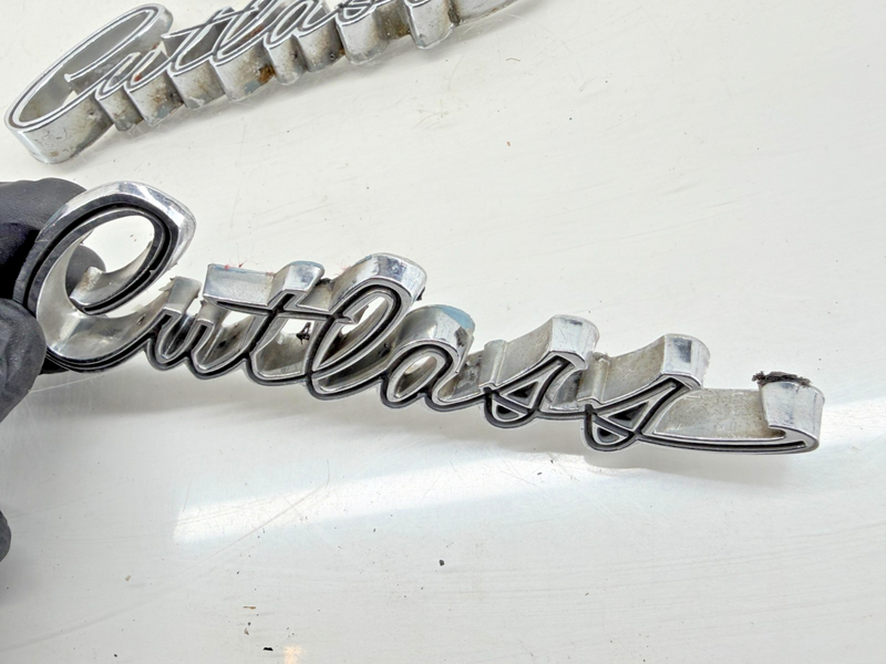 OEM 1968 1969 Oldsmobile Cutlass Front Fender Script Emblem Set 399503 E9-53