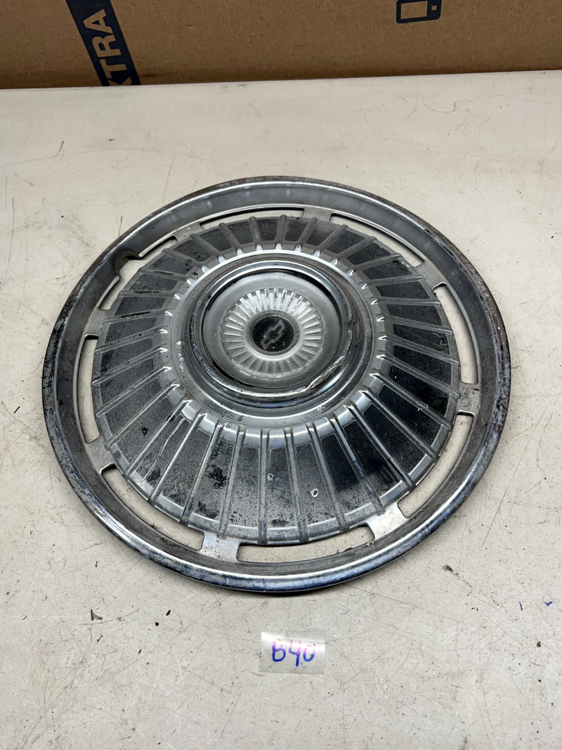 OEM GM 1964 Chevrolet Chevelle Malibu 14" Hubcap Wheel Center 64 B40-12
